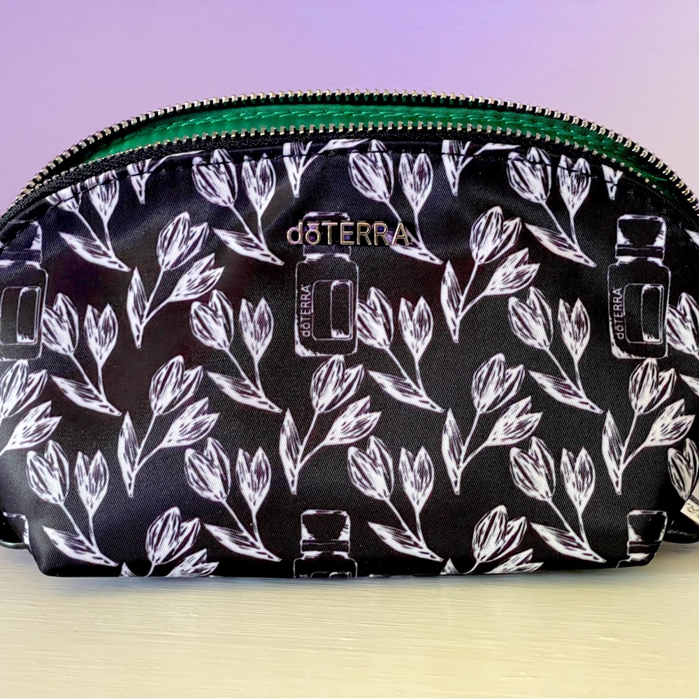 Doterra oil case bag holder color: emerald New.